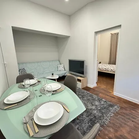 Compass- Super Center Apartment